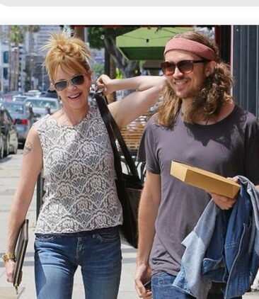 Alexander Bauer with her mom, Melanie Griffith. 